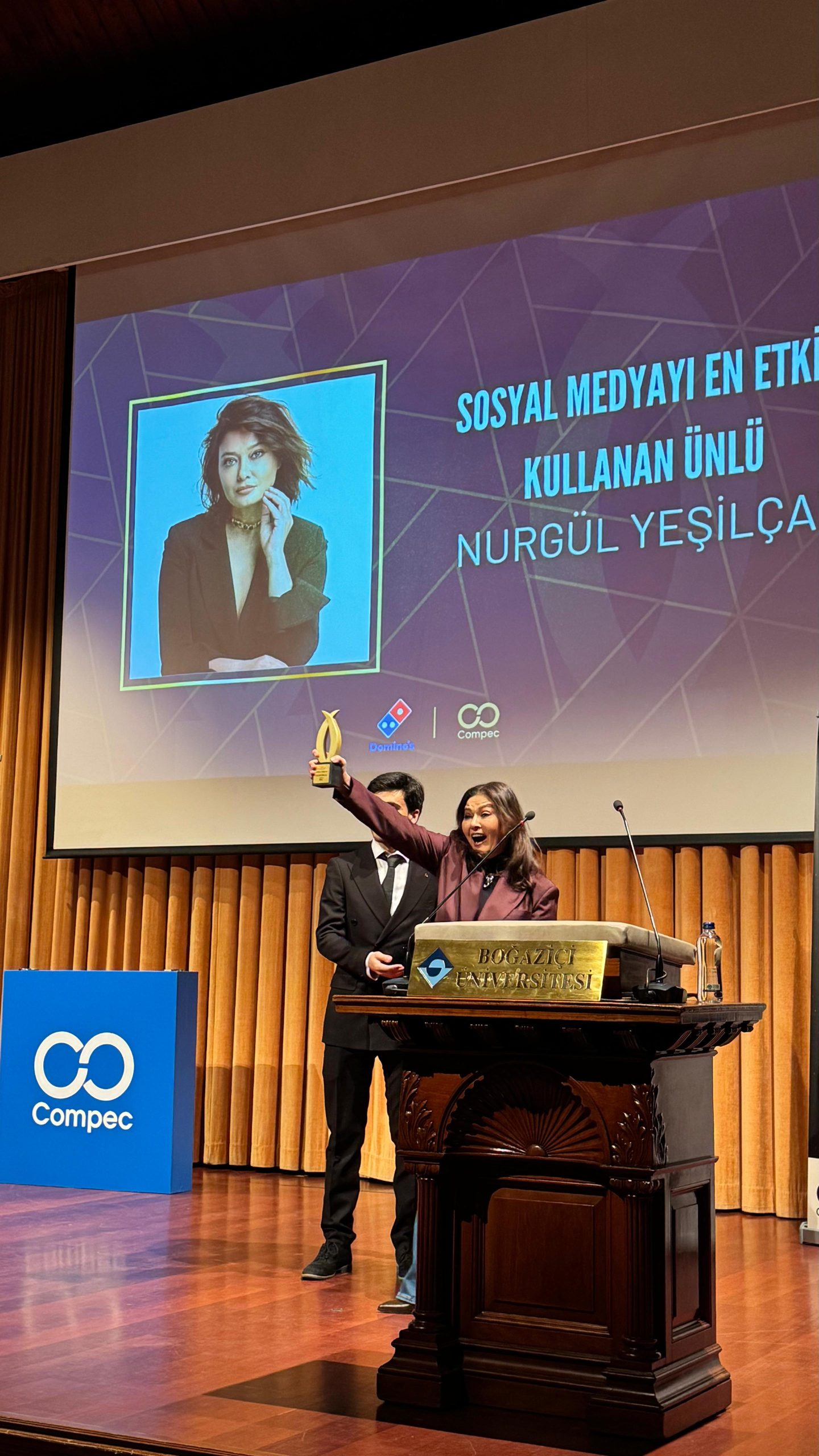 Nurgül Yeşilçay, Yılın En Etkin Sosyal Medya Kullanıcısı Seçildi