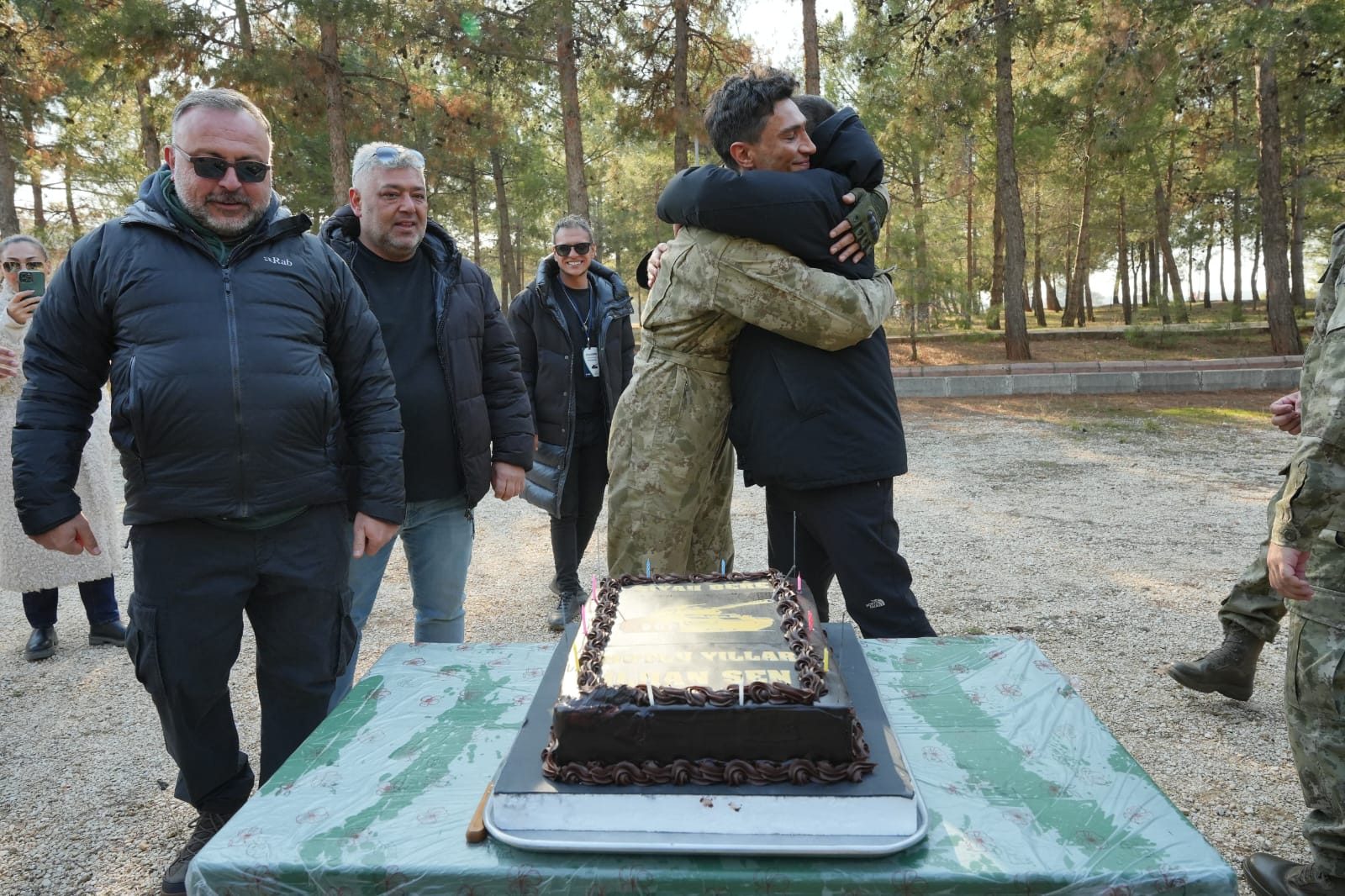 Siyah Bere Dizisinde Sürpriz Doğum Günü Kutlaması