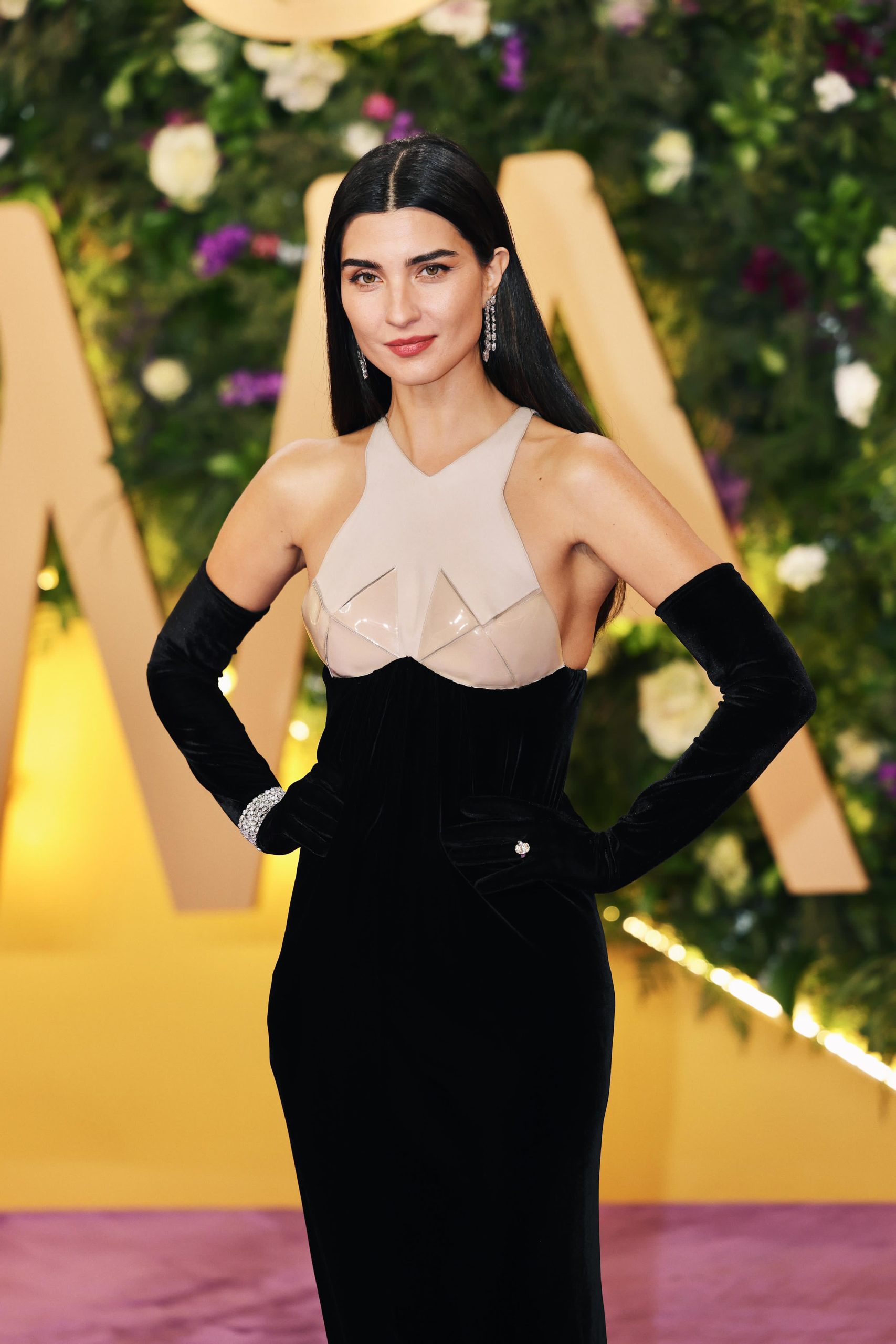 Tuba Büyüküstün Joy Awards Töreninde Göz Kamaştırdı